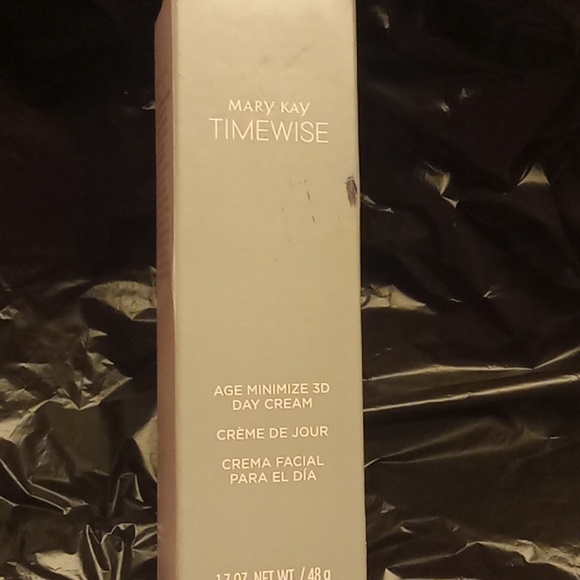 NIB☆Mary Kay Timewise 3D Cream - Picture 3 of 3